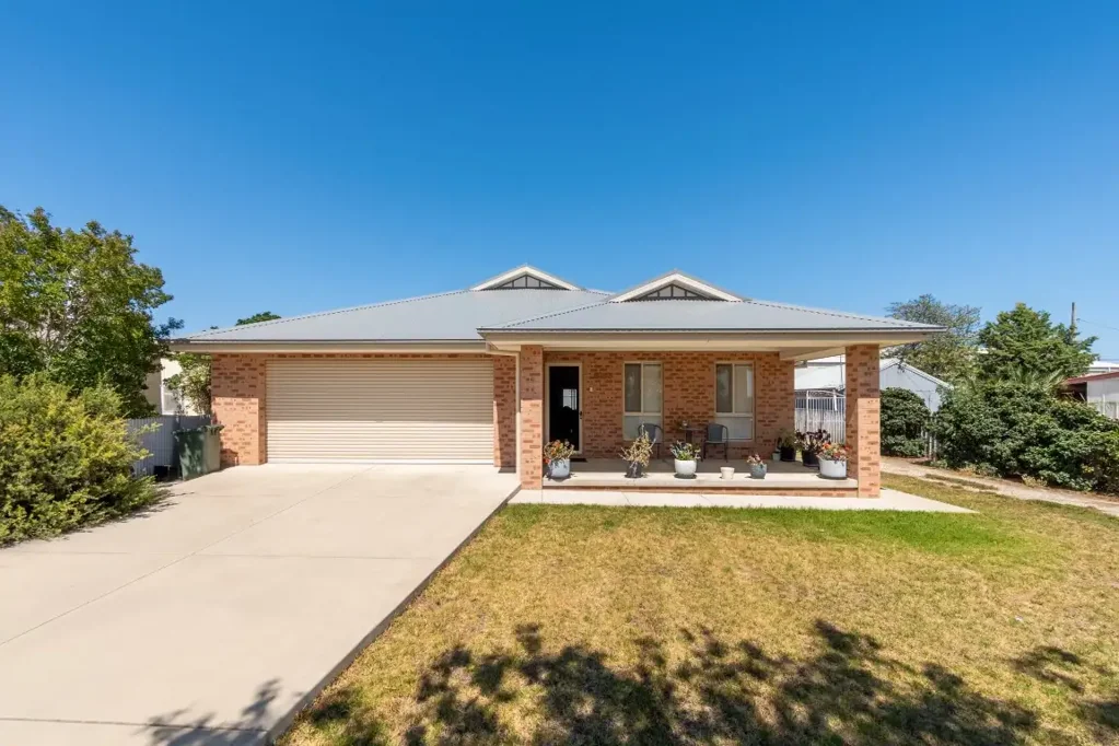 110 Camp Street, Temora, NSW 2666