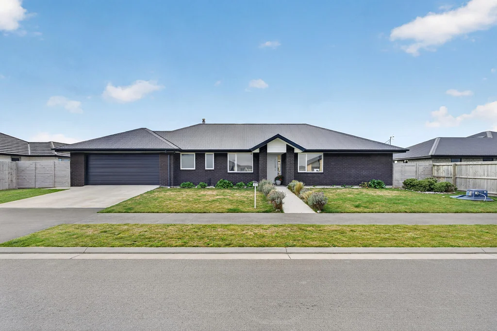 Darfield 4房  Modern comfort on 1,711sqm - Must be sold