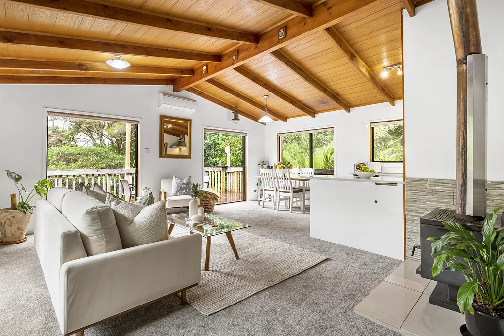 11C Lynn Road, Glenfield, North Shore City, Auckland