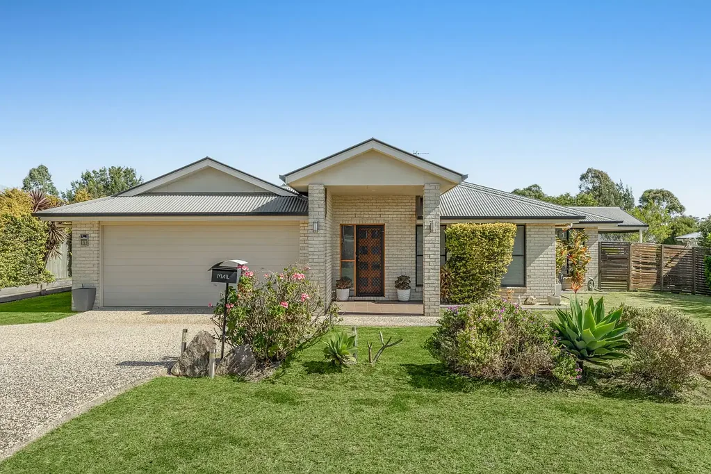Westbrook 4ห้องนอน Exceptional Family Living Backing onto Reserve!