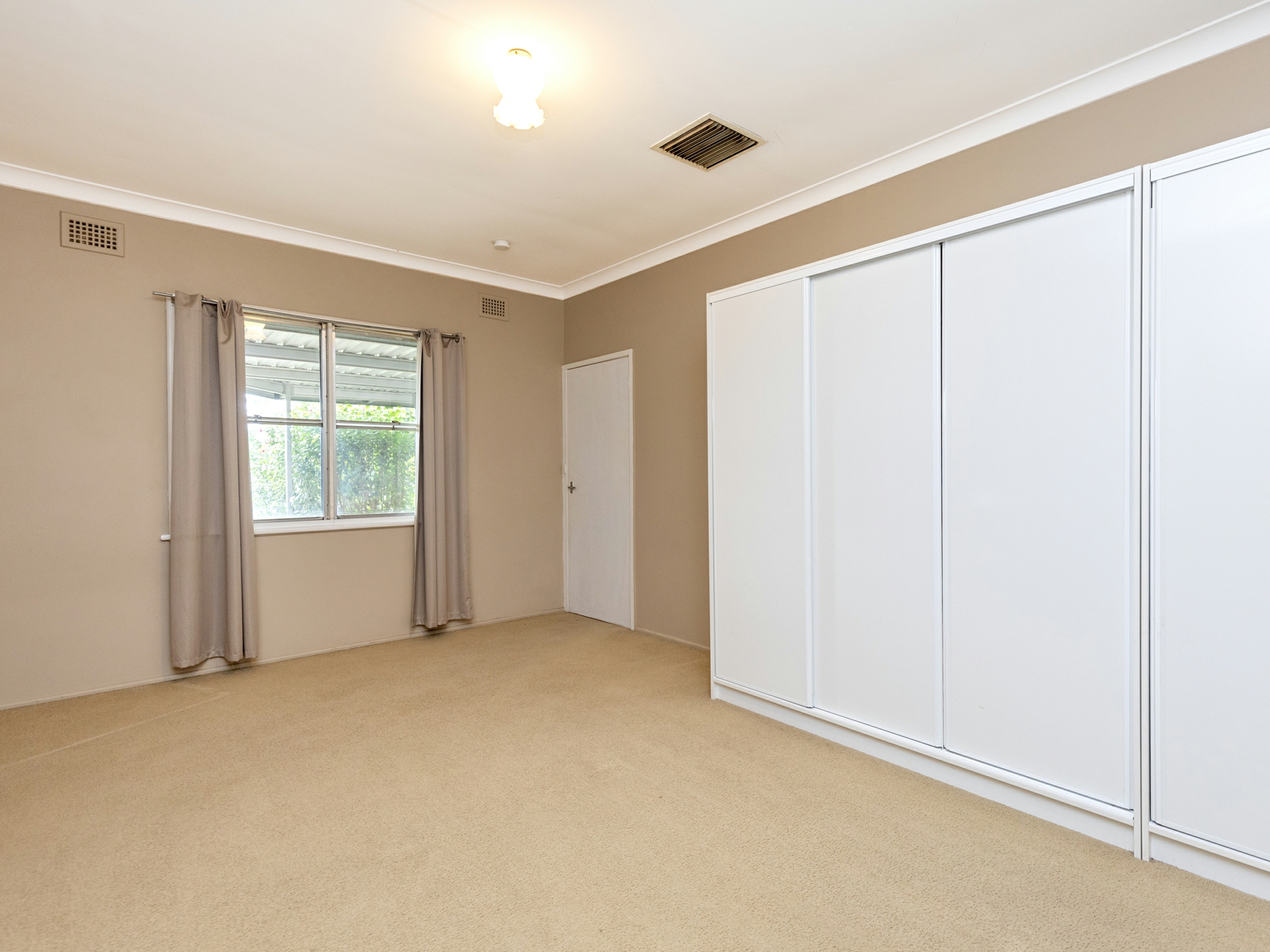 21 WOODSTOCK ST, SOUTH TAMWORTH NSW 2340, 0 غرف, 0 حمامات, House