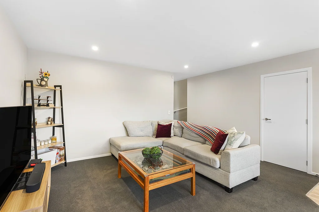 Wainuiomata 3房  Must see near new home, central and stylish