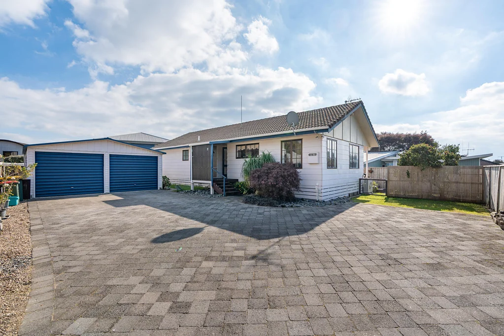 Chartwell 3 Bedroom Hidden Gem with Room to Add Value