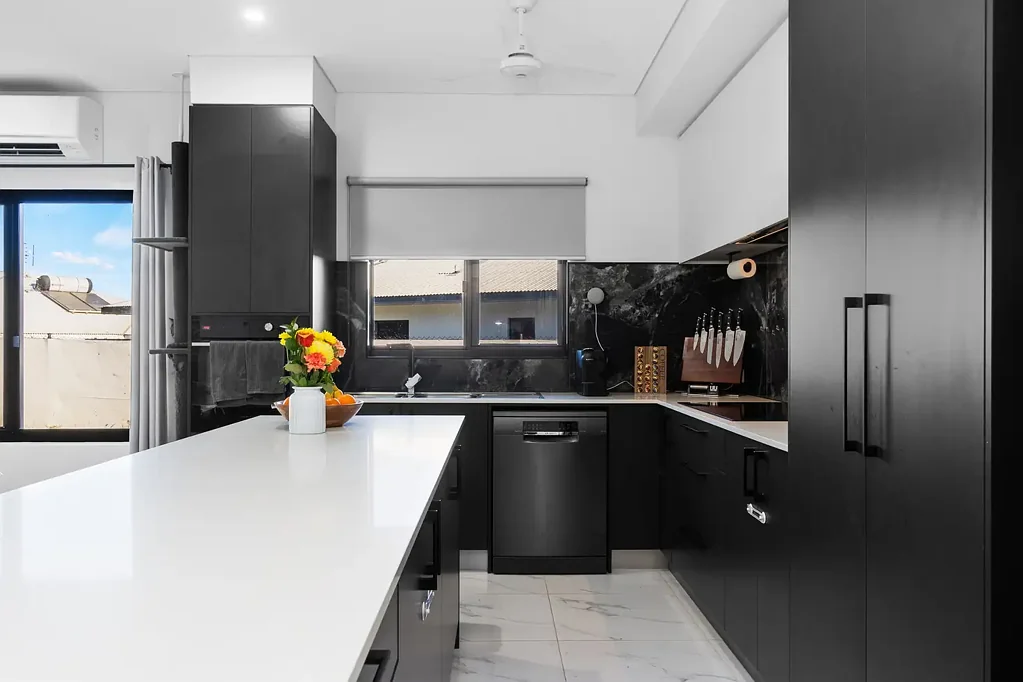 Zuccoli 4房  Sophisticated, seamless and spacious in sought-after setting!