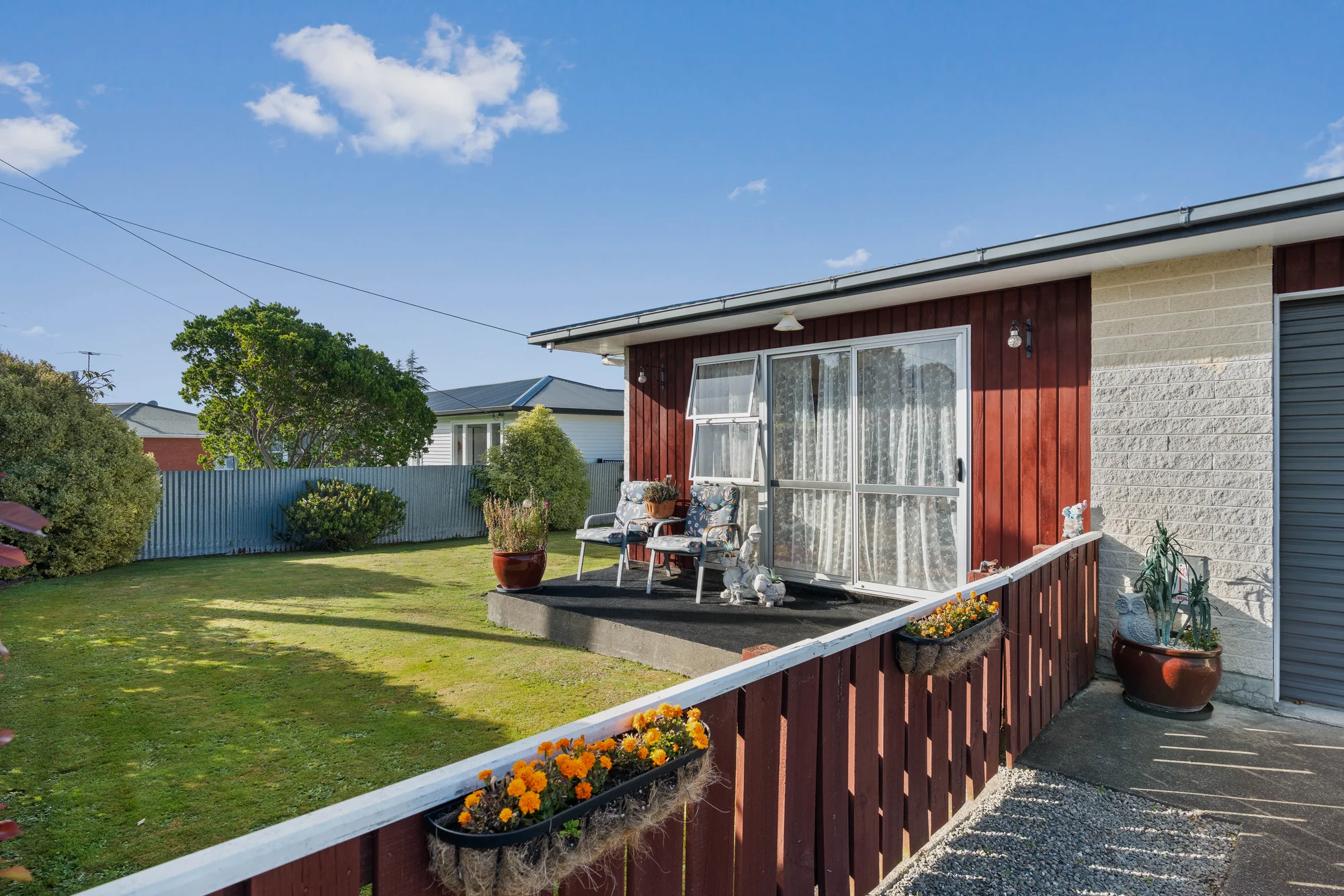 Lansdowne 2 Bedroom Comfortable & Oh-So Handy - BEO $369,000
