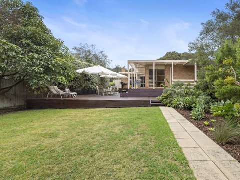 Rye 3 Bedroom Leafy retreat close to Whitecliffs Beach!
