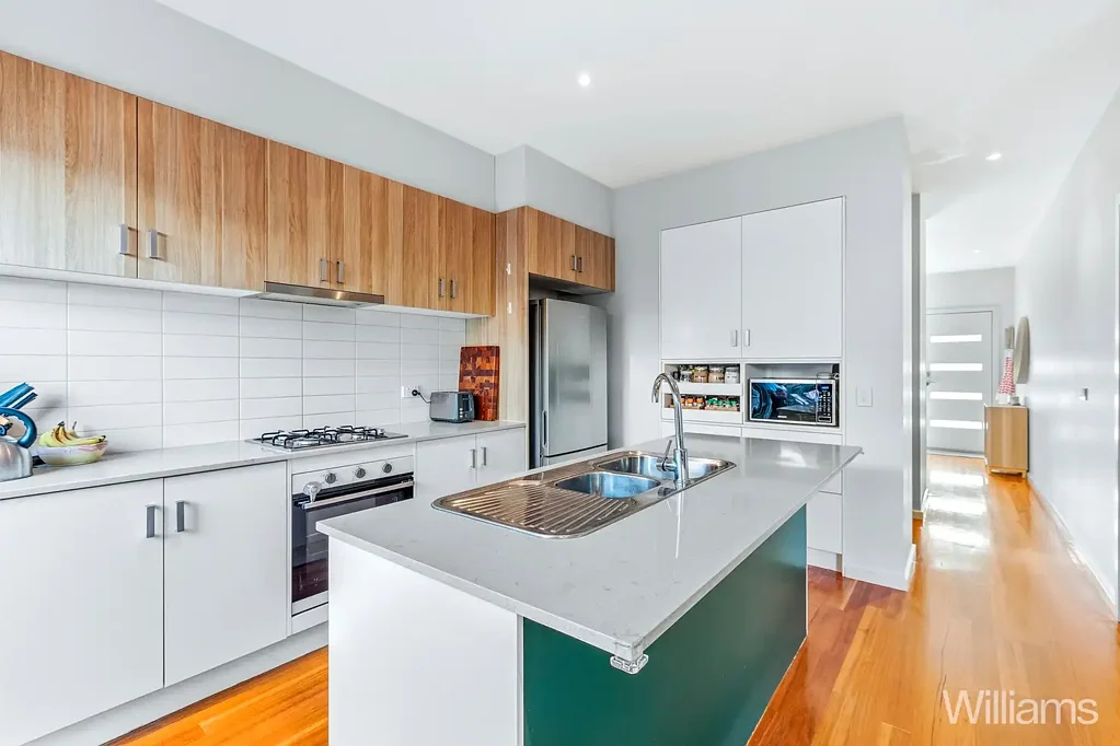 Newport 2 Slaapkamer Wonderful Living on Woods - Make an Offer!