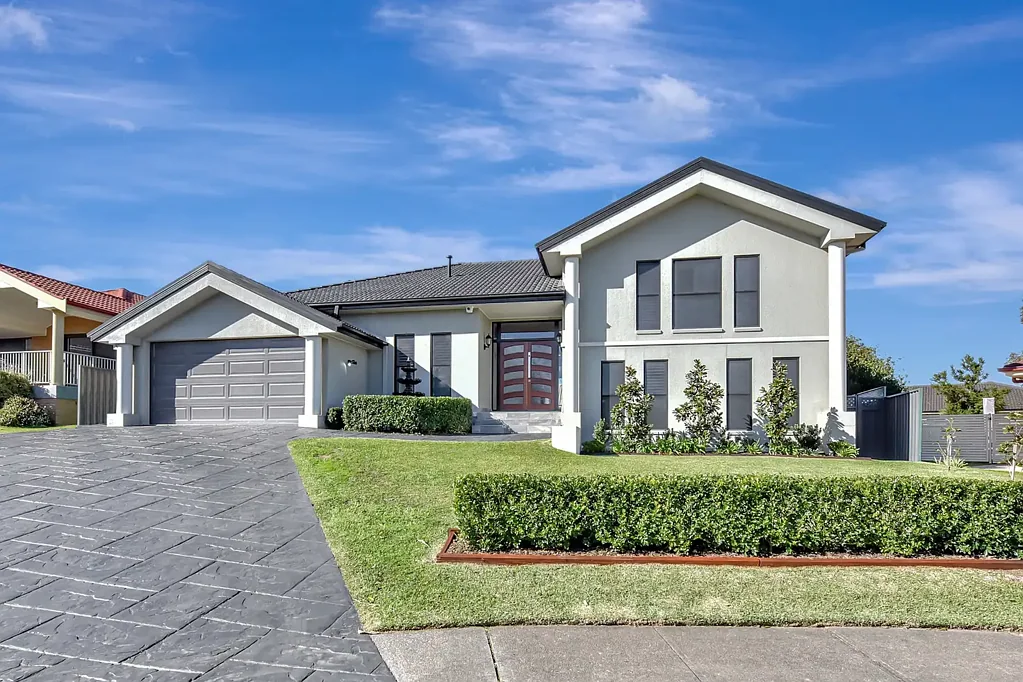 Fletcher 6ਬੈੱਡਰੂਮ Beautiful Tri-Level Family Home