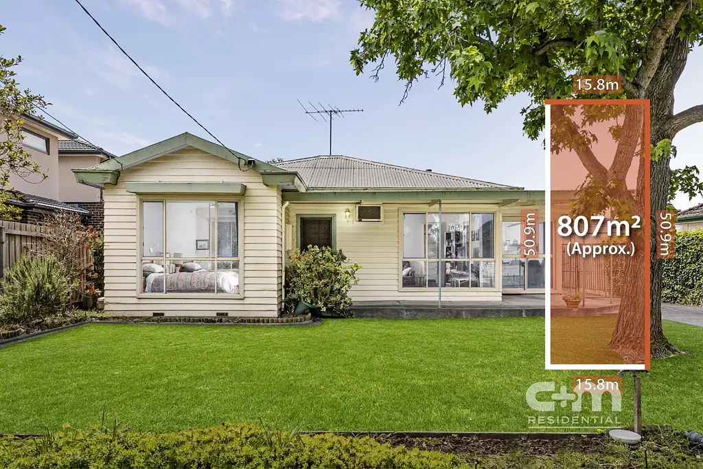 Pascoe Vale 3Kwarto Renovate OR Redevelop ~807m2