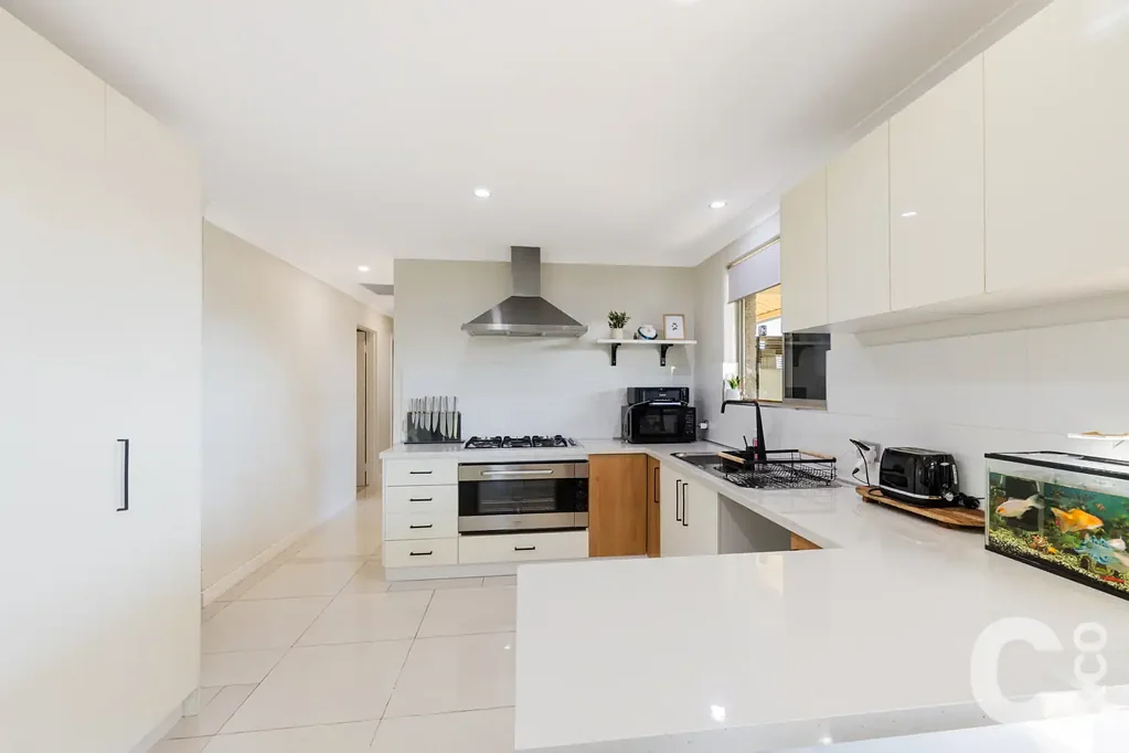 42 Woodley Way, Parmelia, WA 6167