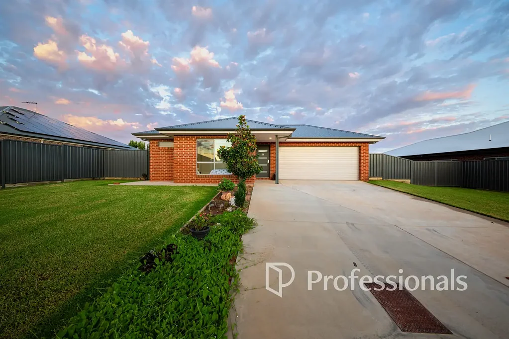 Gol Gol 4房  Four Bedroom Family Home