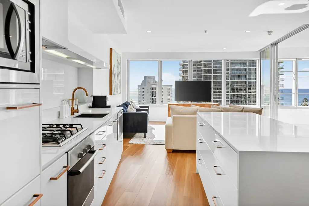 Surfers Paradise 1Moenga North East Facing - Q1 Living!
