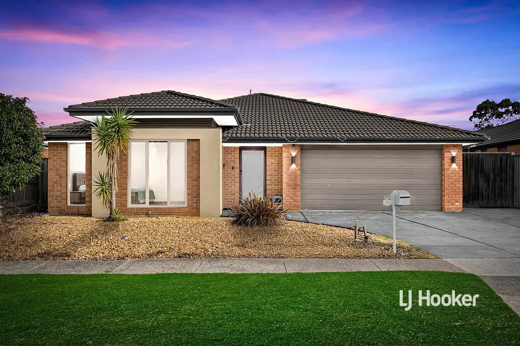 Cranbourne East 5房 宽敞595平米地块 东向住宅 四卧带步入式衣帽间 现代厨房 开放式生活区 低维护花园 太阳能板 便利设施环绕 Convenient and Carefree Living!