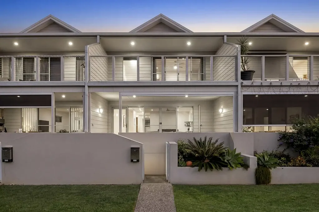 Woolgoolga 4房  Modern Coastal Townhouse Living in the Heart of Woolgoolga