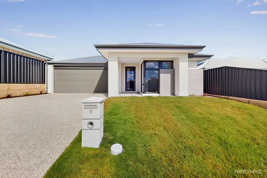 COASTAL COMFORT IN THE HEART OF TWO ROCKS