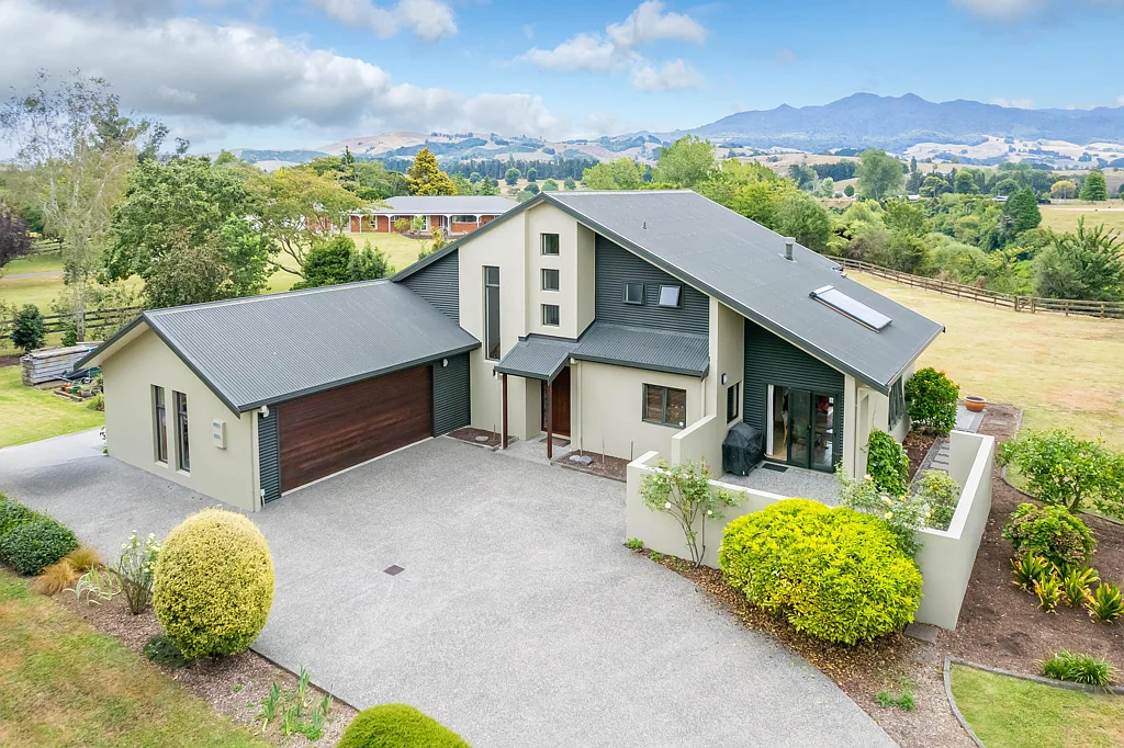 Pirongia 4બેડરૂમ Best Mountain Views - REDUCED by $60,000