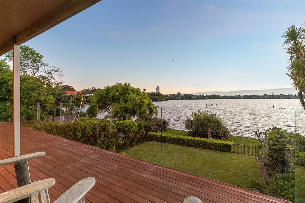 Takapuna 4બેડરૂમ Superb Golden Mile Living!