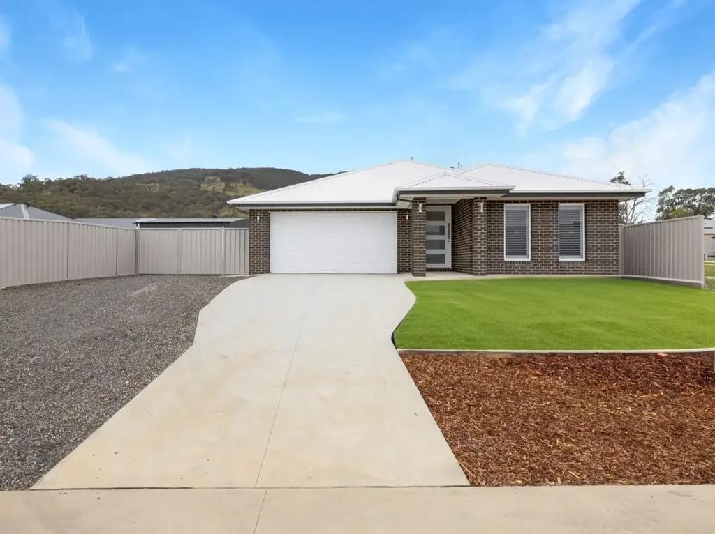 Modern Family Living with Space, Style & Solar Savings