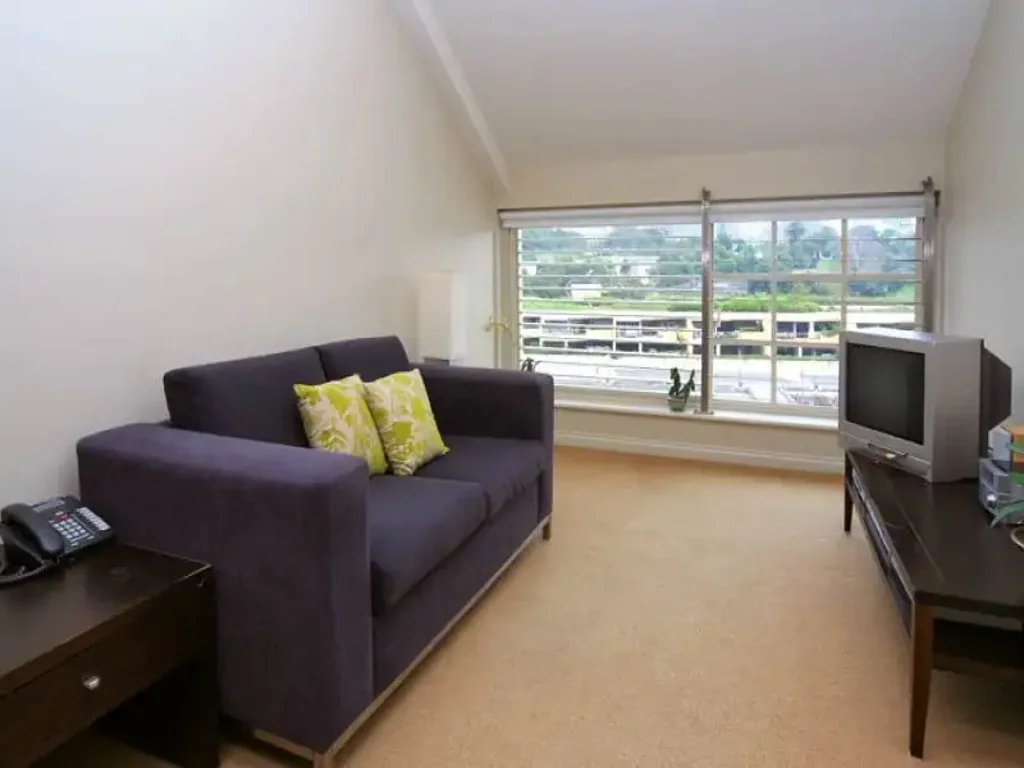 Unfurnished one bedroom loft apartment with city views