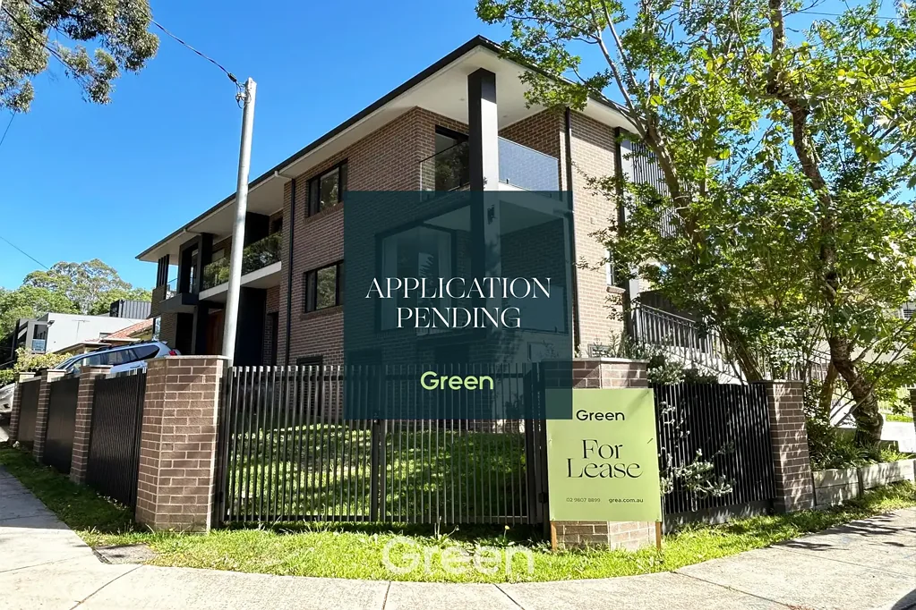 Modern, Stylish Five-Bedroom Duplex in Prime Location!