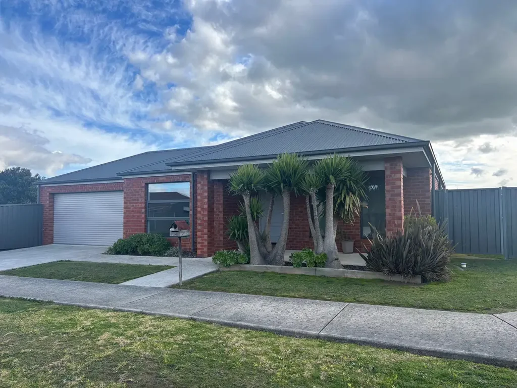 Comfortable & Modern Home in Quiet Location