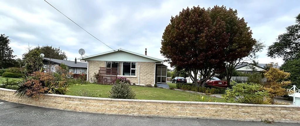 Oamaru 3બેડરૂમ Charming 1970s brick home in popular Holmes Hill