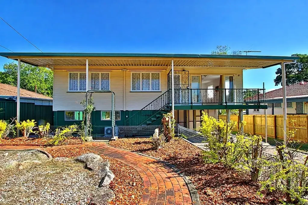 Gailes 4 Slaapkamer Sophisticated Flood-Free Home with Dual-Living Versatility & Granny Flat Opportunities
