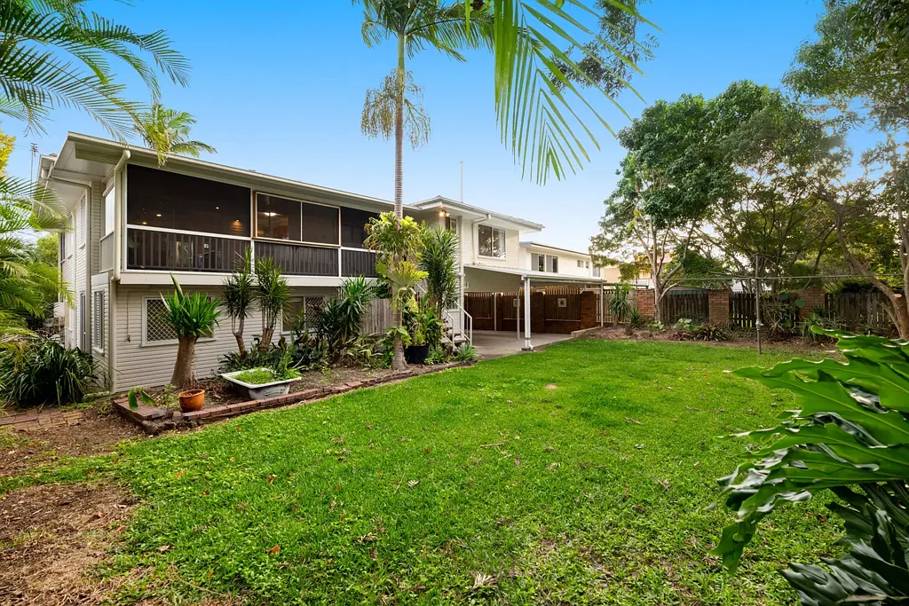 Albany Creek 4Habitaciones Versatile Family Living on 627sqm with Direct Park Access
