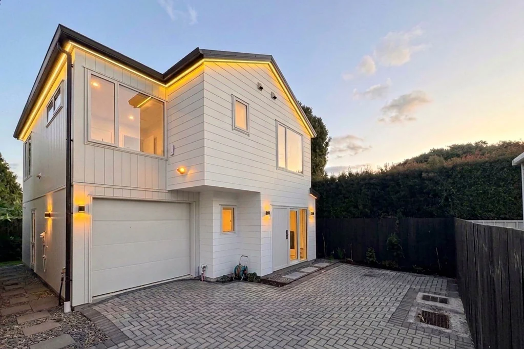 Mangere Bridge 4બેડરૂમ Standalone, Brand New & Ready!