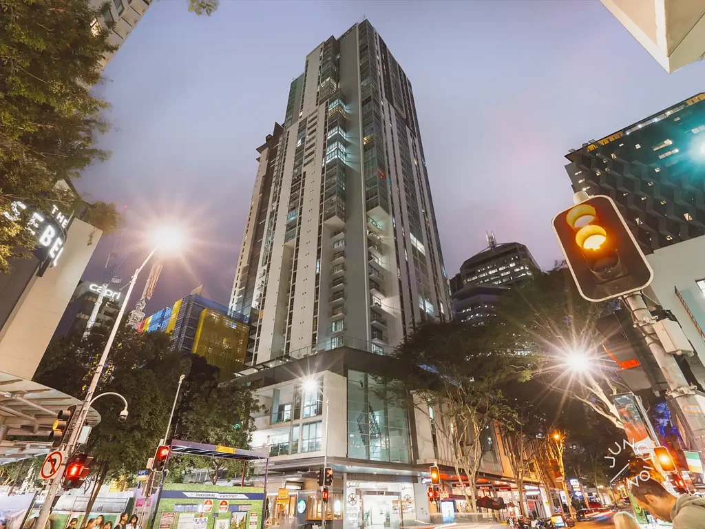 Brisbane City 2 Bedroom Inner-City Lifestyle in an Iconic Landmark Location - Additional Storage Room Available