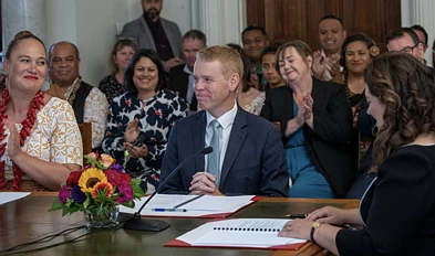 权力交接：Chris Hipkins宣誓就职，Jacinda Ardern递交辞呈