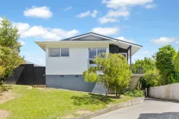 8A Beauly Grove, Papakowhai