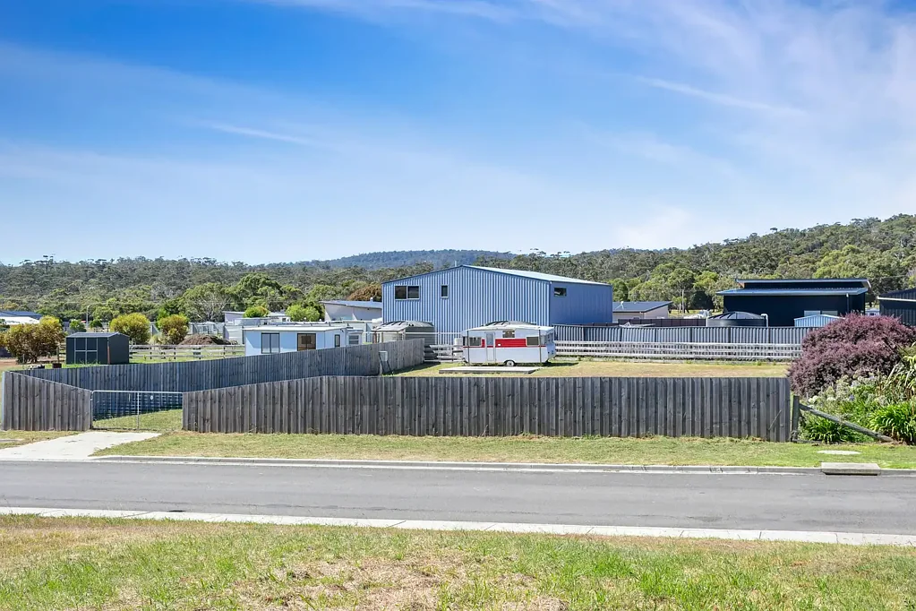 Coles Bay  Fully Fenced & Powered - Relax Now, Build When You're Ready!