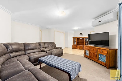 लिविंग रूम - 24 Dodd Drive, Emerald, QLD 4720