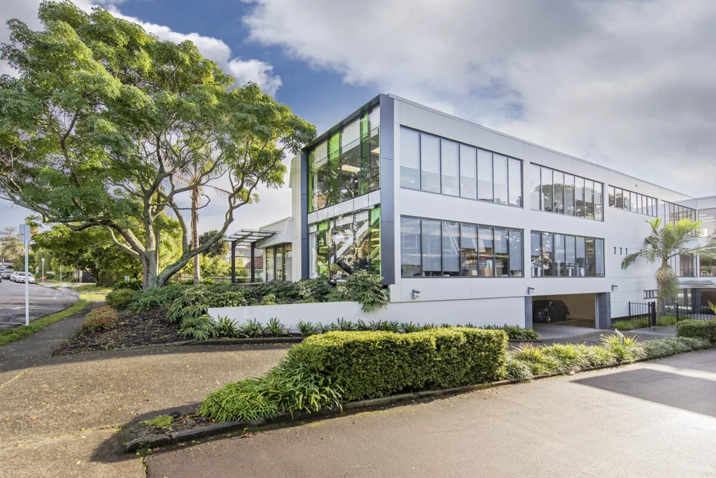 Takapuna Central Takapuna Office:  195 sqm or 225 sqm