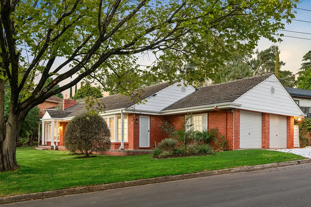 Wattle Park 4غرفة نوم Stunning Renovated Colonial Home on a Prime 720sqm Corner Allotment