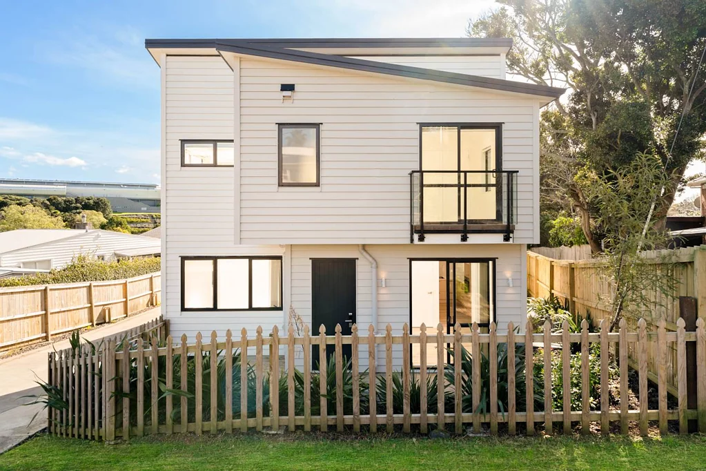 Te Atatu South 3غرفة نوم Standalone 3-Bedroom Next to Park!