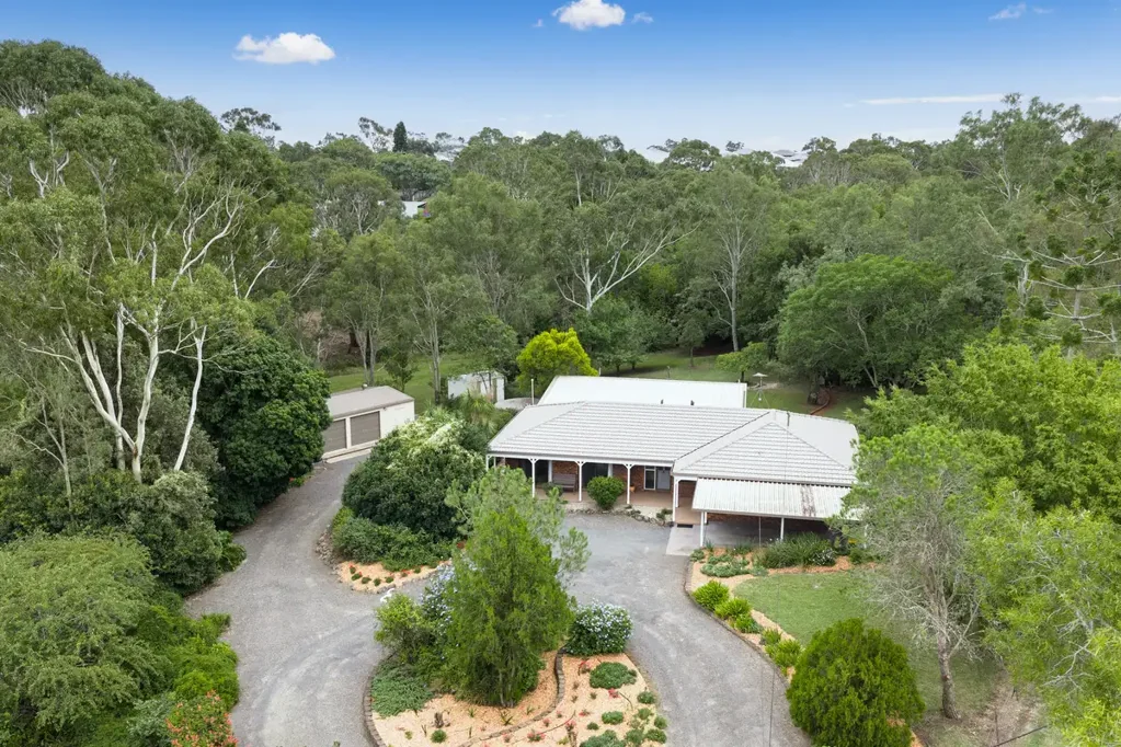 Glenvale 4房 5987平米acreage地块 田园诗般乡村环境 4间明亮卧室 现代化设备齐全厨房 美丽户外娱乐区 私人水井充足水储存 Secluded Acreage – Your New Lifestyle Awaits