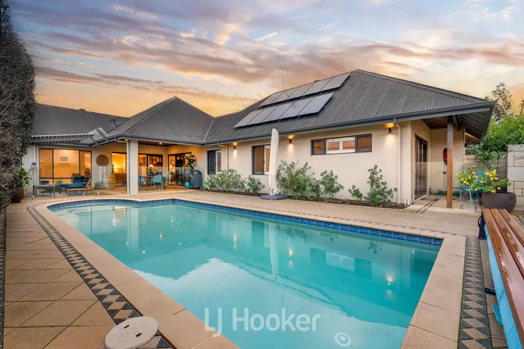 Dunsborough 4Kwarto Premium Lodge & Co Residence with Pool, Workshop & Tennis Court Access