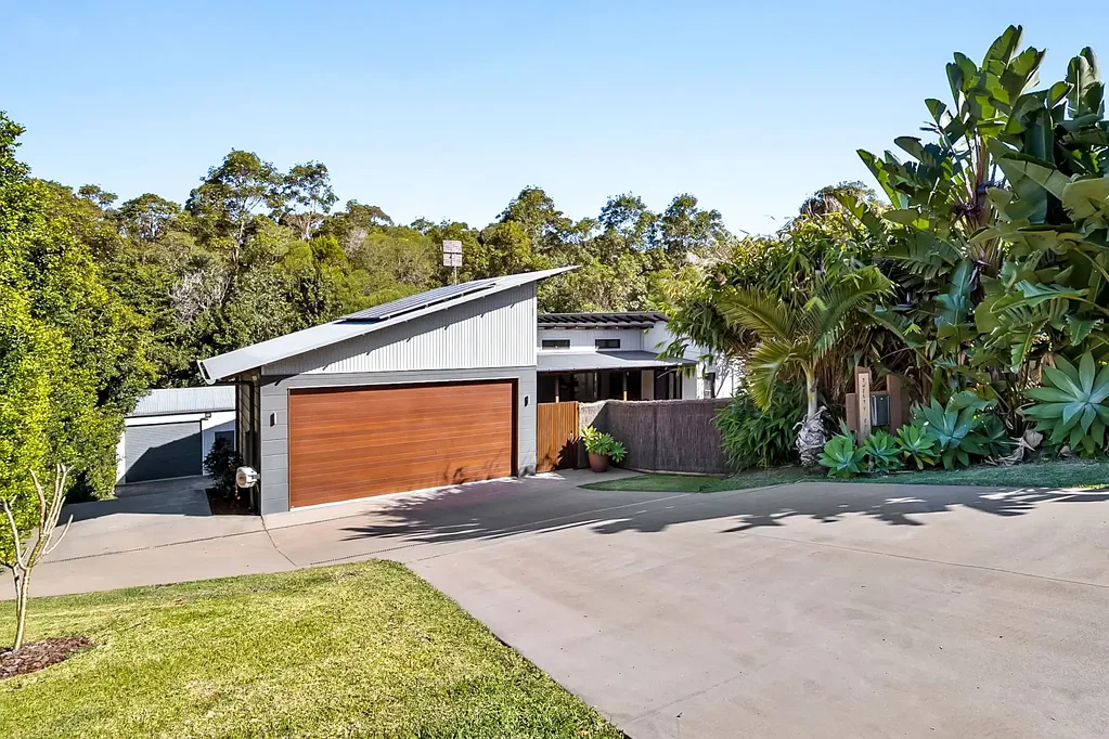 Eumundi 4 Bedroom 4 bedroom home with pool and shed