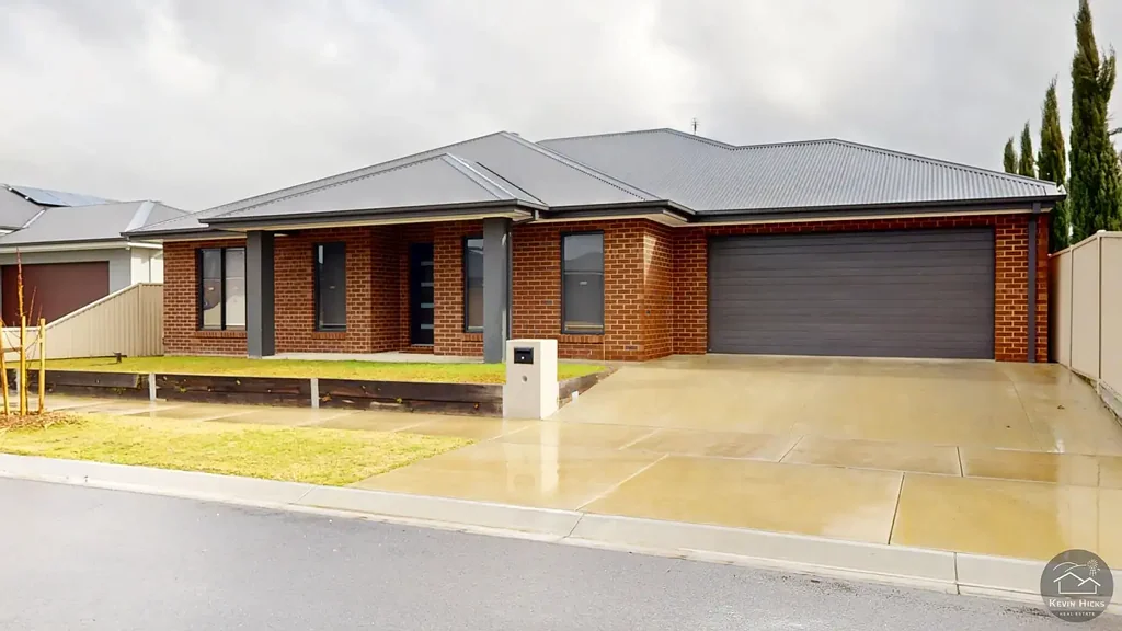 Modern & Immaculate Three-Bedroom Home - Kialla