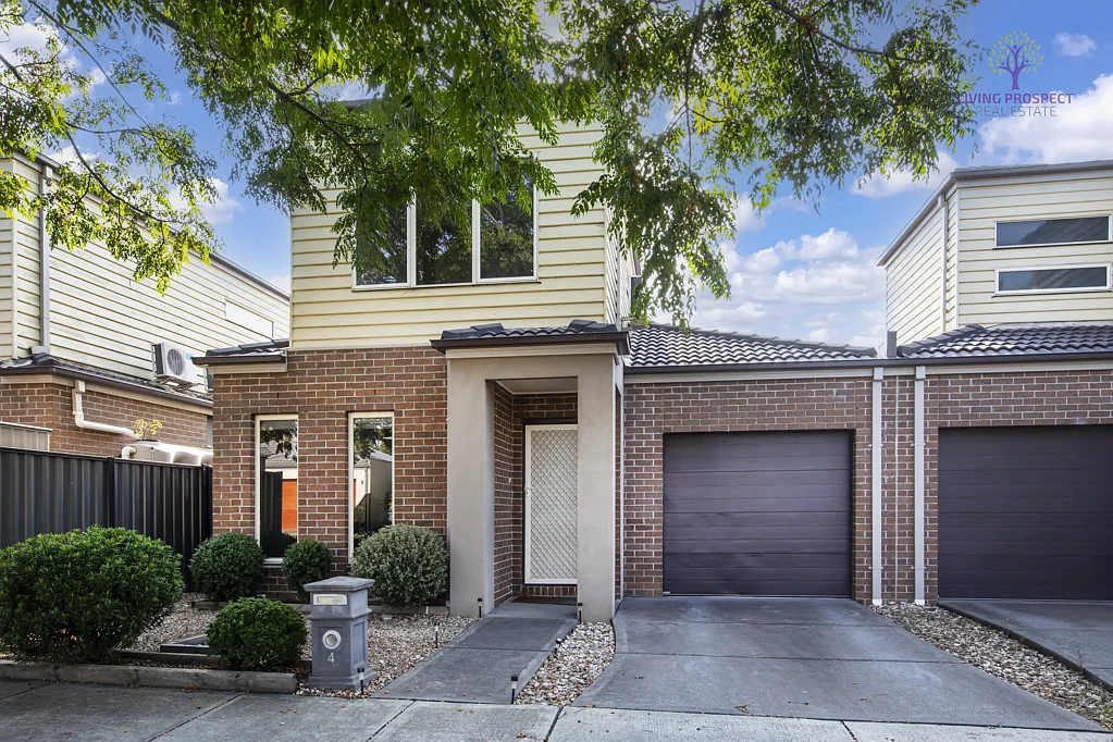4 Tenerrife Crescent, Point Cook, VIC 3030