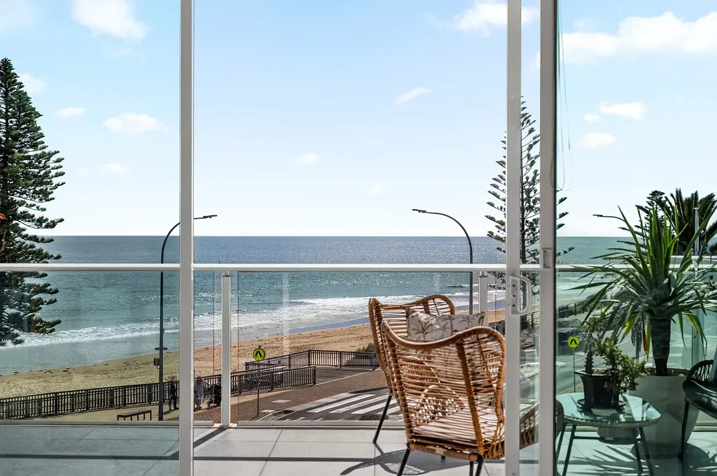 Christies Beach 2房  Refined Coastal Living, Framed By The Gulf