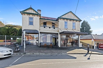 Deloraine 4Kwarto Eclectic shopfront and townhouses