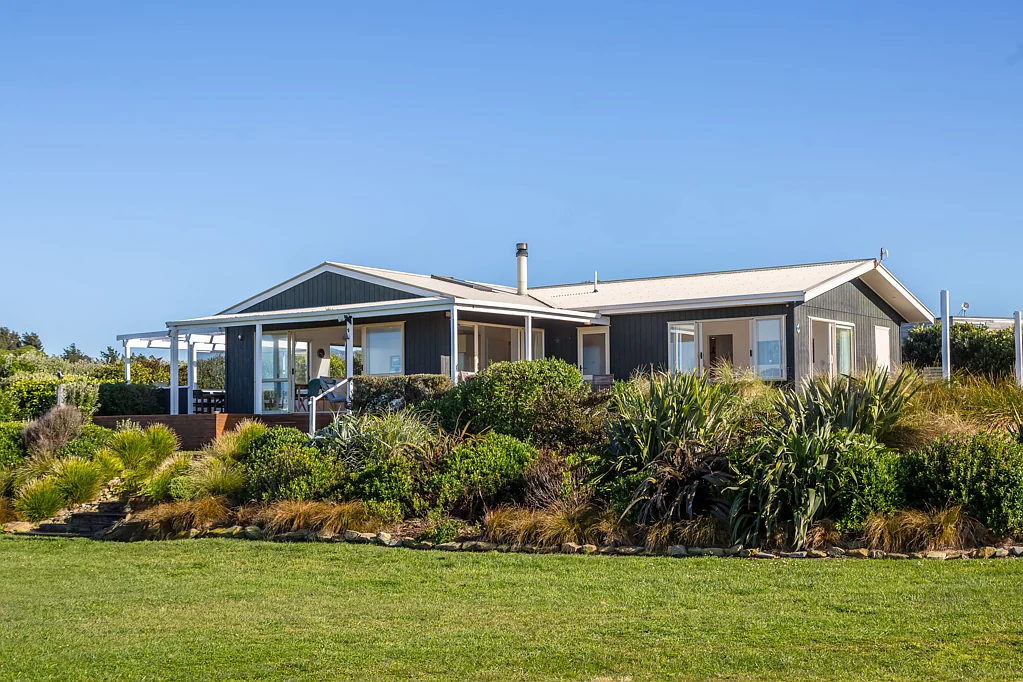 Te Wharau 3 Bedroom Blue chip on Beach Road