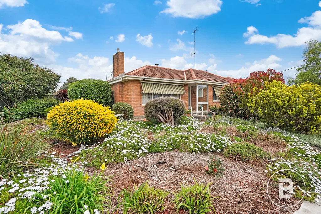 Wendouree 3ਬੈੱਡਰੂਮ HUGE 905m2 (approx.) CORNER ALLOTMENT IN PRIME WENDOUREE LOCATION.