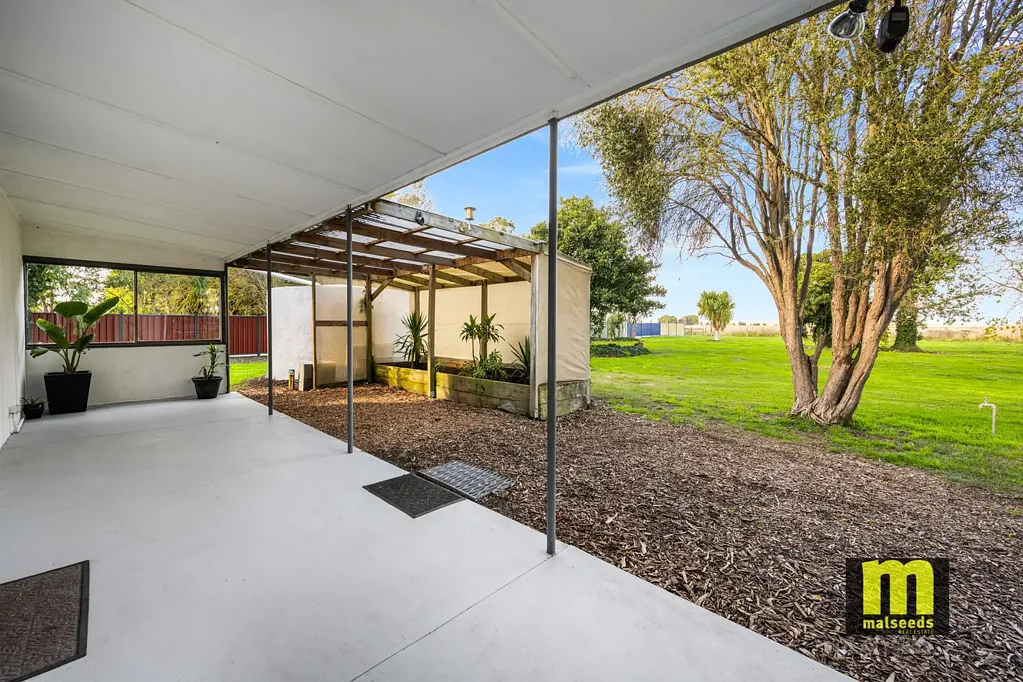 Millicent 3 Bedroom Renovated Cottage On Nearly 5 Acres in Millicent