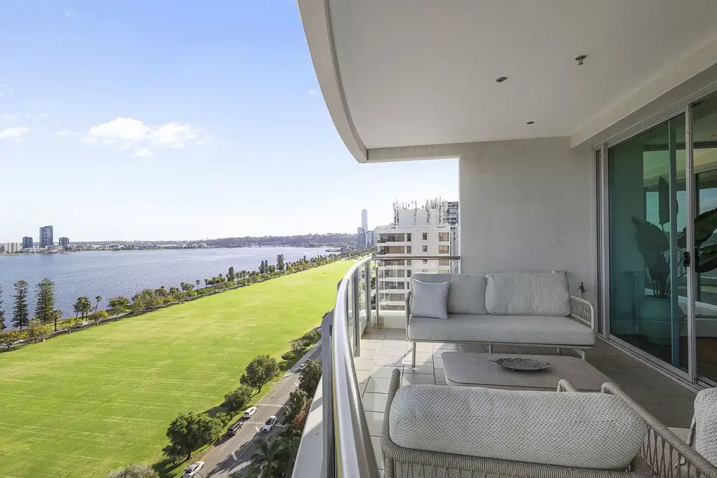 East Perth 4બેડરૂમ Sky-High Luxury