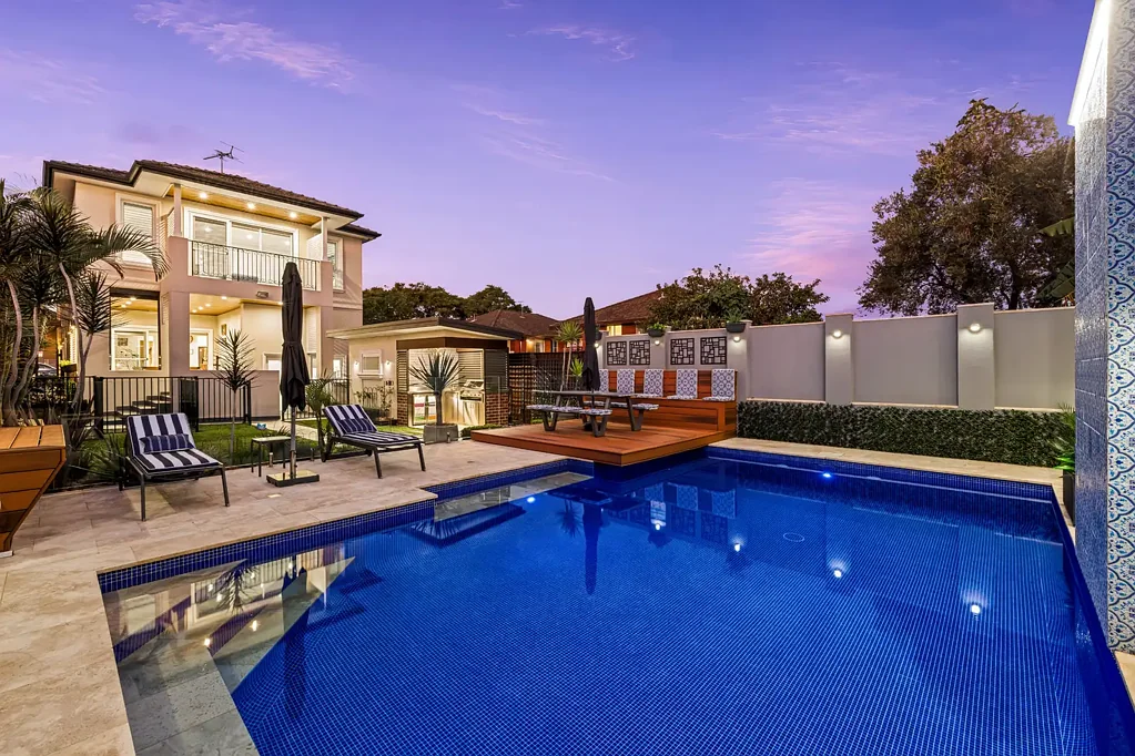 Lakemba 6Kwarto Luxurious Entertainer's Retreat on a Premium Parcel