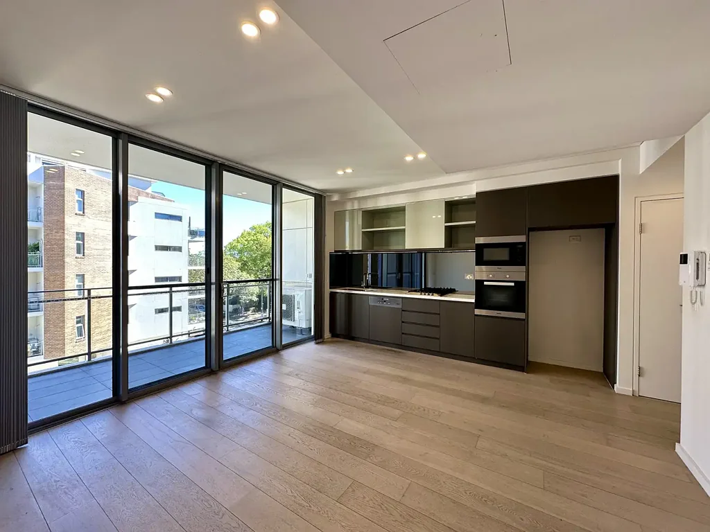 Modern 1 Bed Apt in PRIME LOCATION OF NEWTOWN
